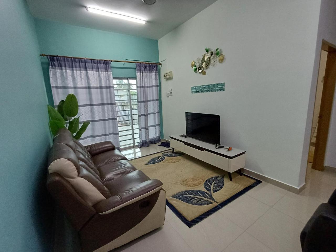 Damai Indah Homestay — 4-Star Luxury Hotel in Sepang, Malaysia
