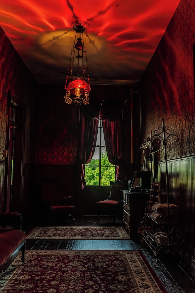 White House Hotel - photo 8