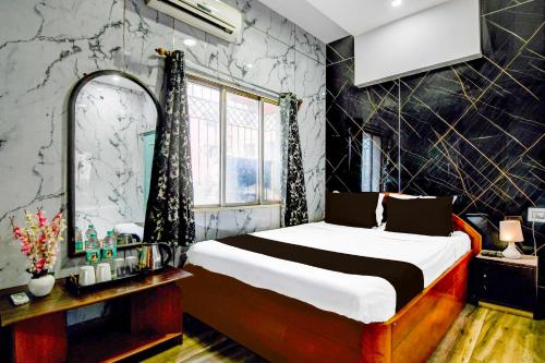 Collection O Serampore Railway Station in Kolkata, India