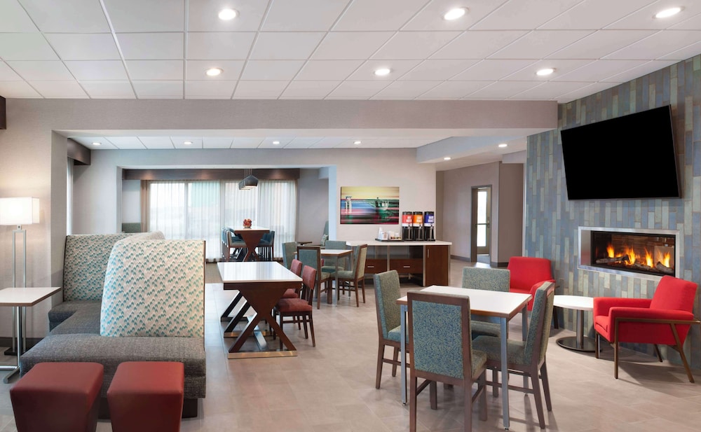 Hampton Inn Ogallala - photo 25