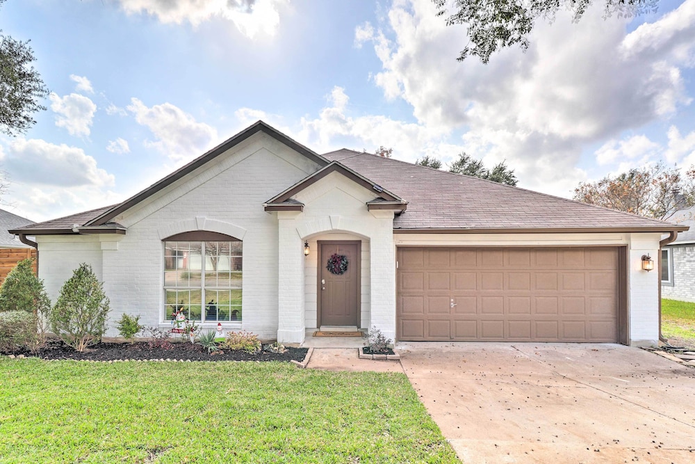 Modern Pflugerville Getaway w Private Pool — hotel in Pflugerville