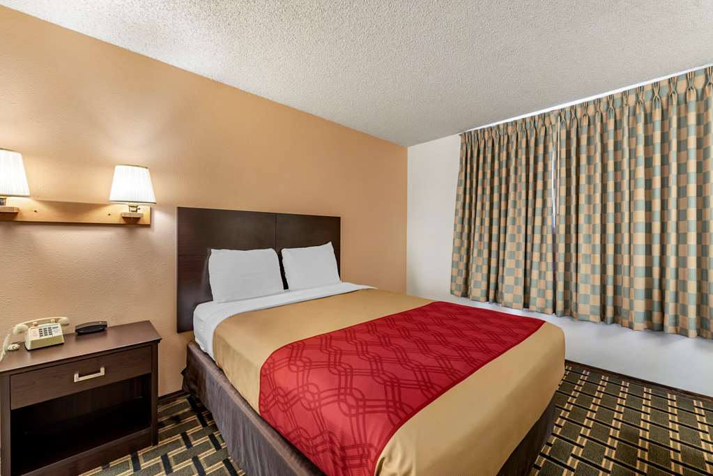 Econo Lodge La Junta - photo 12