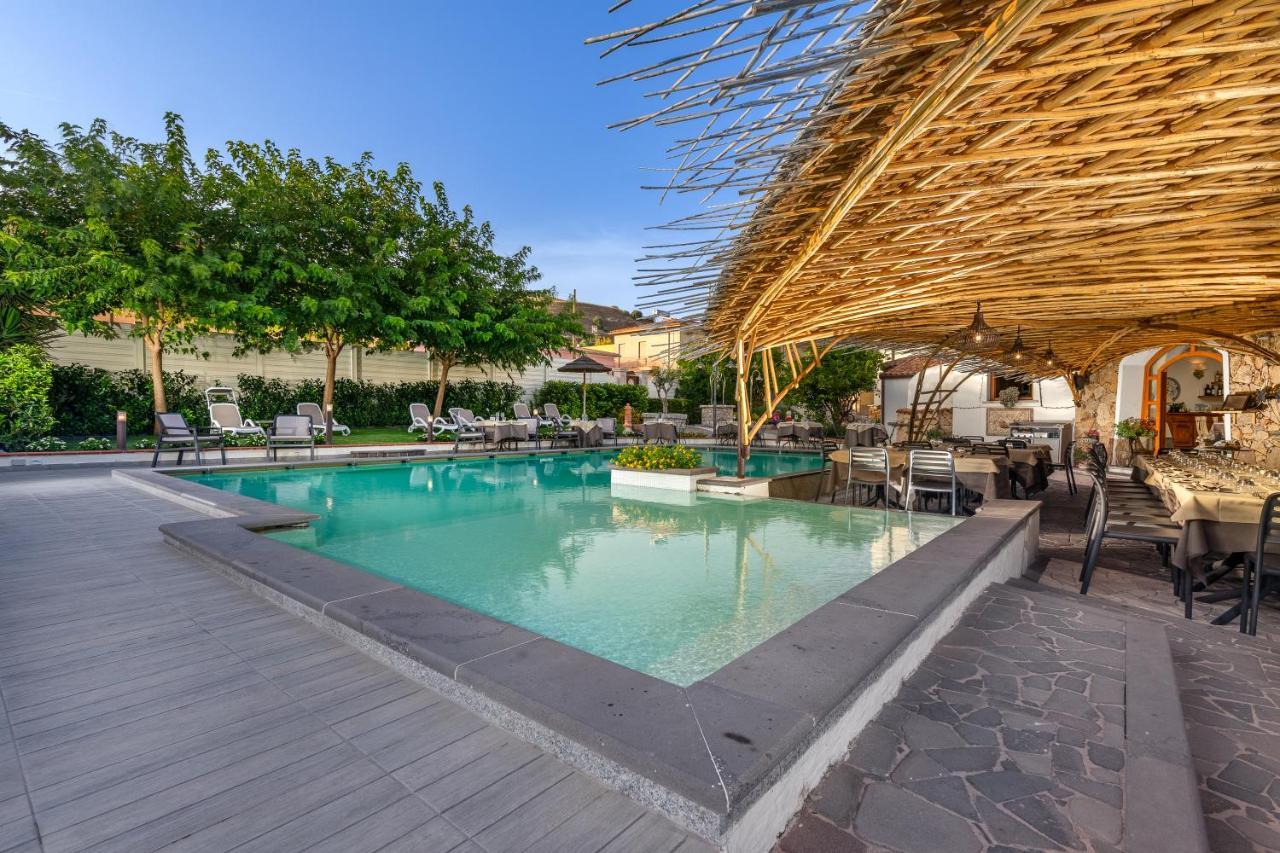Il Giardino Degli Aranci — 4-Star Luxury Hotel in Mores, Italy