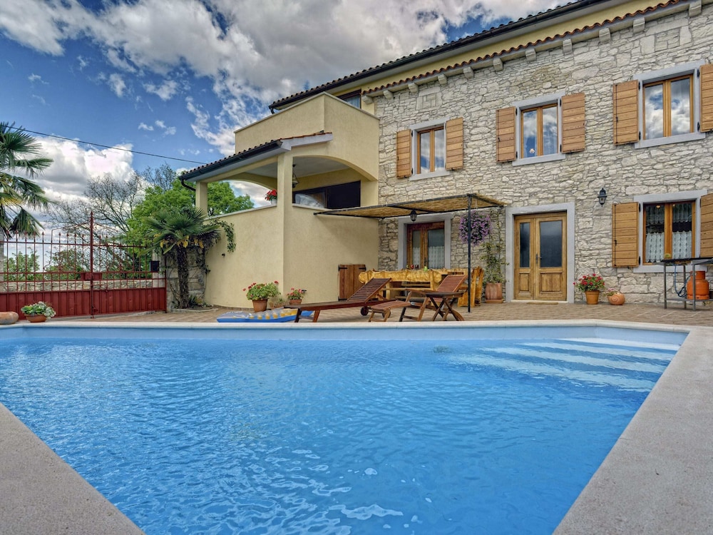 Villa in Svetvincenat with Pool & Beach — 4-Star Luxury Hotel in Svetvincenat, Croatia
