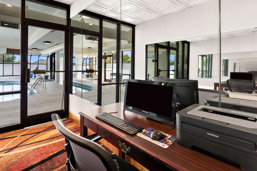 Best Western Knoxville Suites Downtown - photo 22