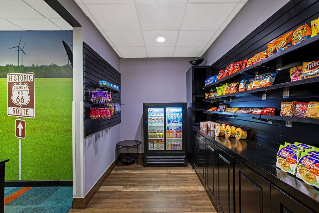 La Quinta Inn & Suites by Wyndham Tulsa Airpt Expo Square - photo 66
