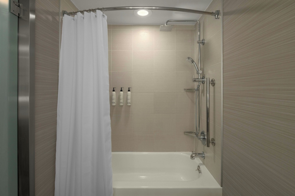 AC Hotel by Marriott Portland Lake Oswego - photo 33