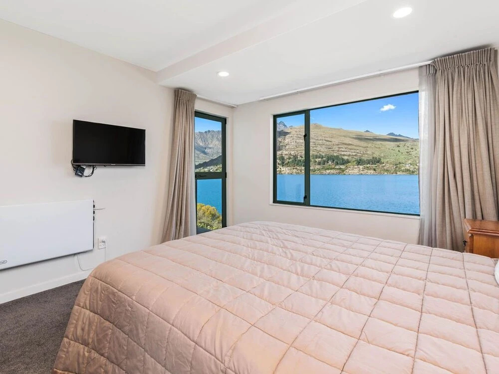 Lakefront Living At Remarkables East — 4-Star Luxury Hotel in Queenstown, New Zealand