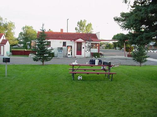 Bryce Canyon Motel - photo 11