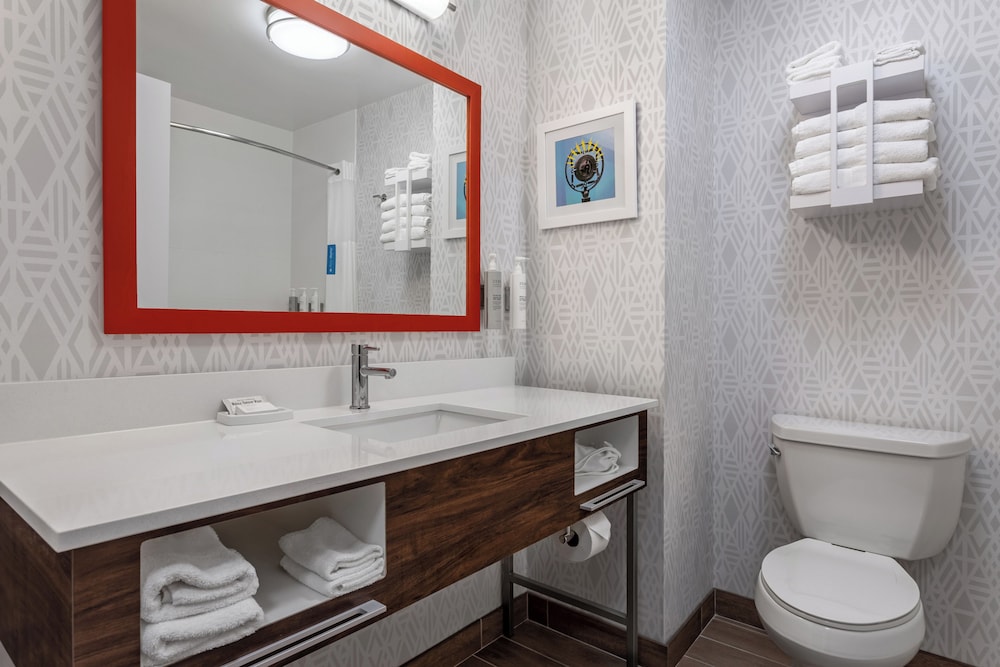 Hampton Inn & Suites Richmond IN - photo 24