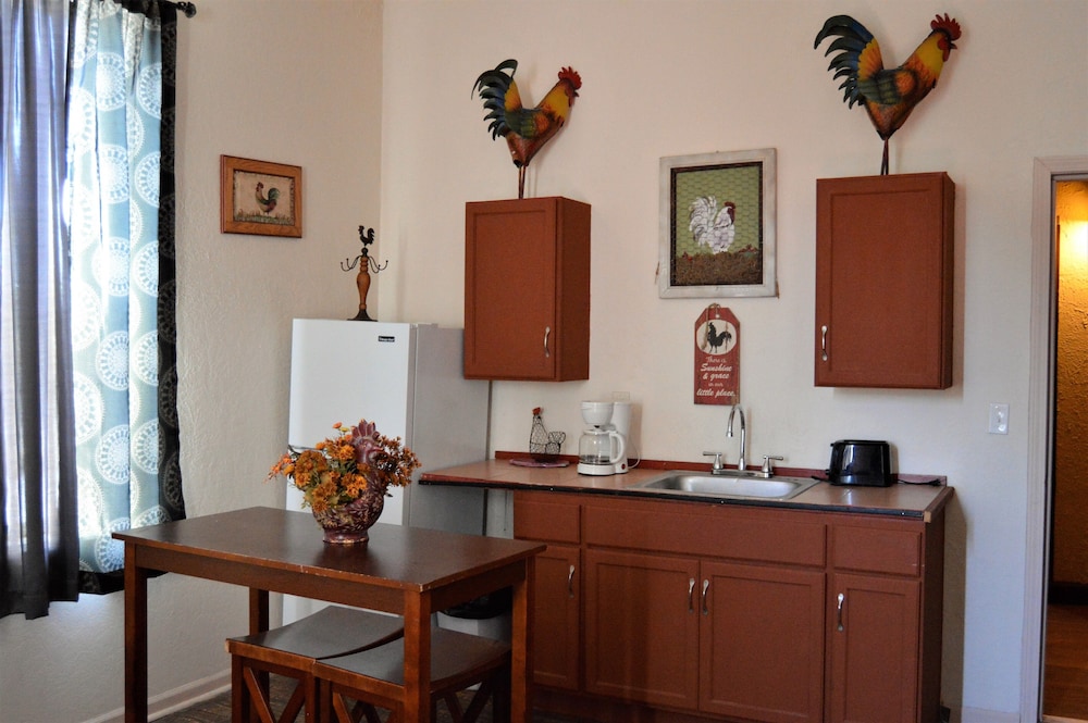 Holly Inn Suites - photo 13