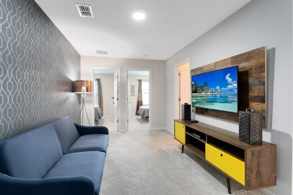 Luxury Town With Splash Pool In Solara Resort 4 Bedroom Townhouse by RedAwning - photo 11