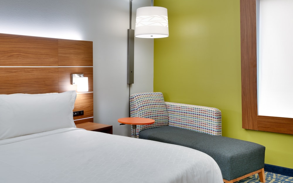 Holiday Inn Express & Suites Gainesville I 75 by IHG - photo 17