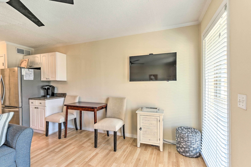 Folly Field Beach Access: Resort Condo w Pools - photo 4