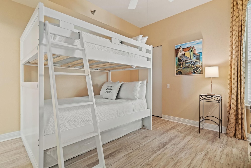 Beach Colony Tower Penthouse 17C - photo 4