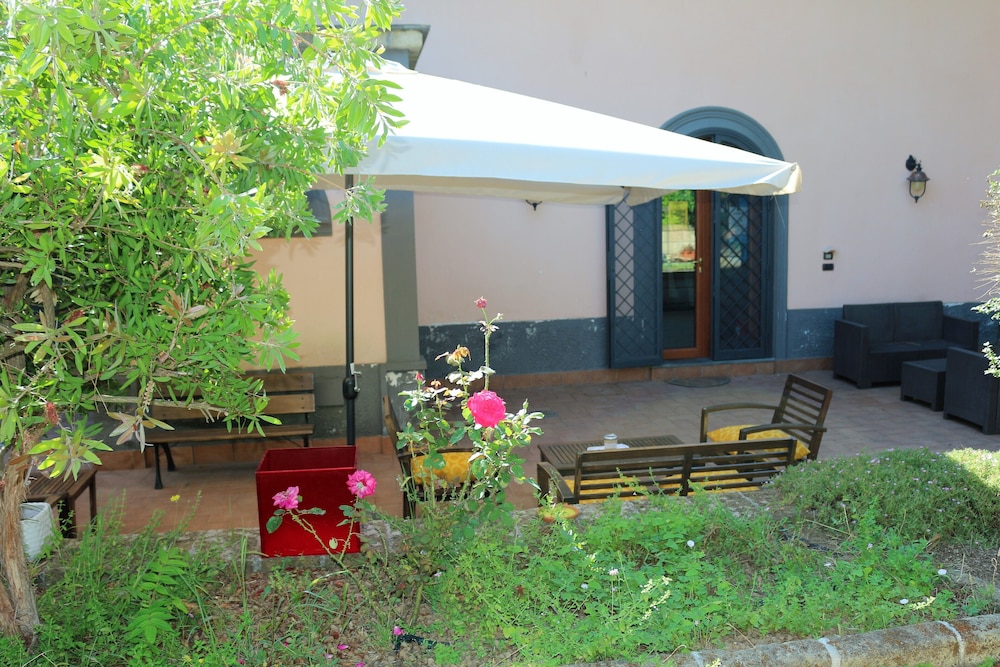 Villetta Capodimonte Guest House — 4-Star Luxury Hotel in Naples, Italy