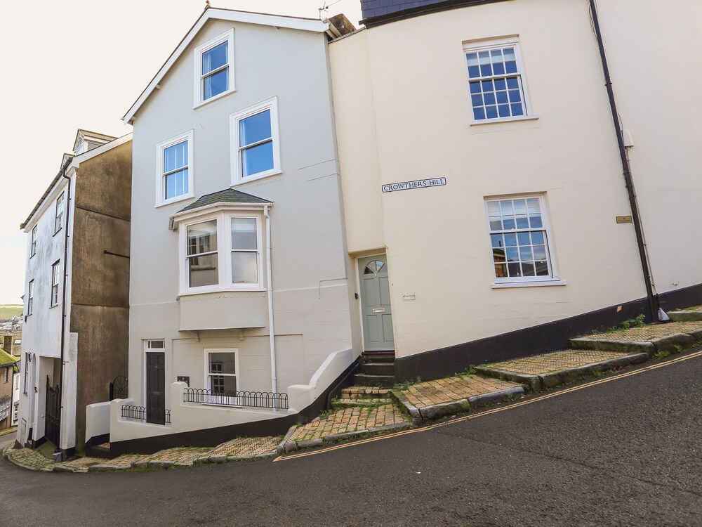 Seaview - carbon neutral hotel in Dartmouth