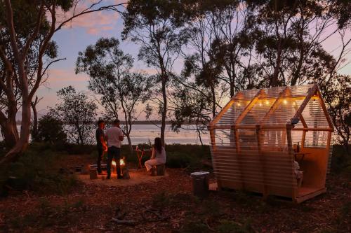 Numie Freycinet Peninsula Glamping Heated Waterfront in Coles Bay, Australia