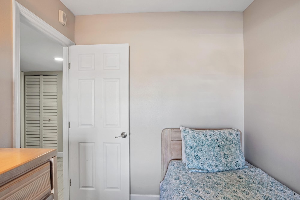 Villa Madeira 206 — 4-Star Luxury Hotel in Saint Pete Beach, United States