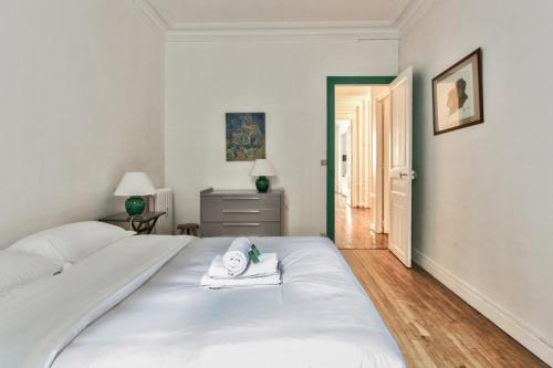 Exceptional flat at the heart of Montmartre Paris Welkeys — 4-Star Luxury Hotel in Paris, France