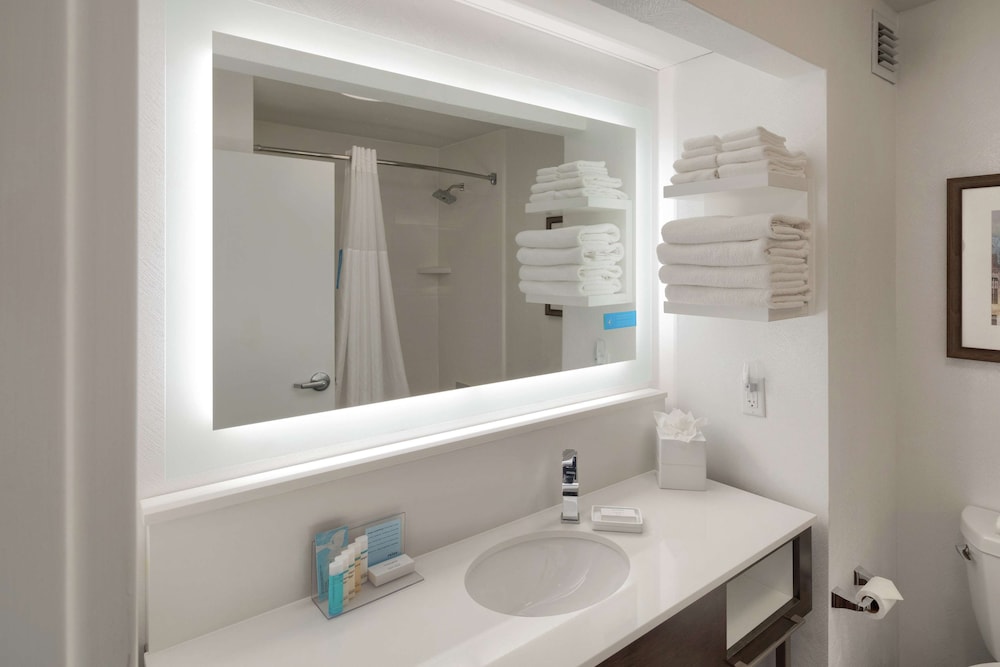 Hampton Inn Louisville Northeast - photo 27