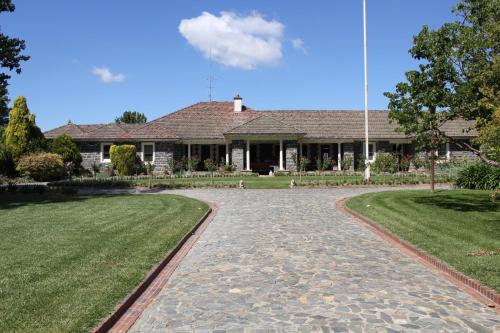 Historic Merryville Homestead — 4-Star Luxury Hotel in Murrumbateman, Australia