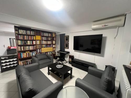 Artistic & cozy Just 5' to seaside — 4-Star Luxury Hotel in Athens, Greece