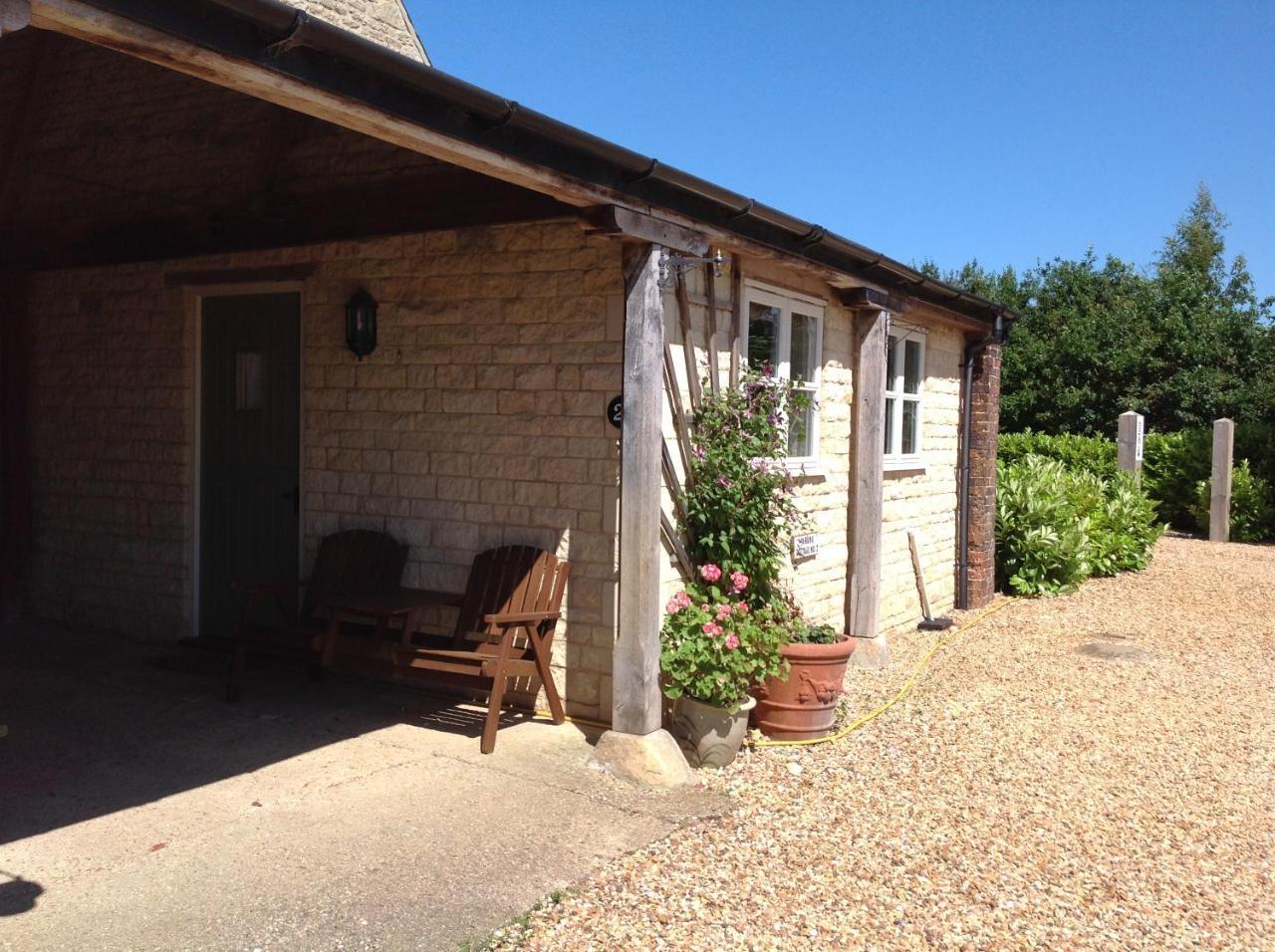 The Retreat Clematis Cottages Stamford in Stamford, United Kingdom