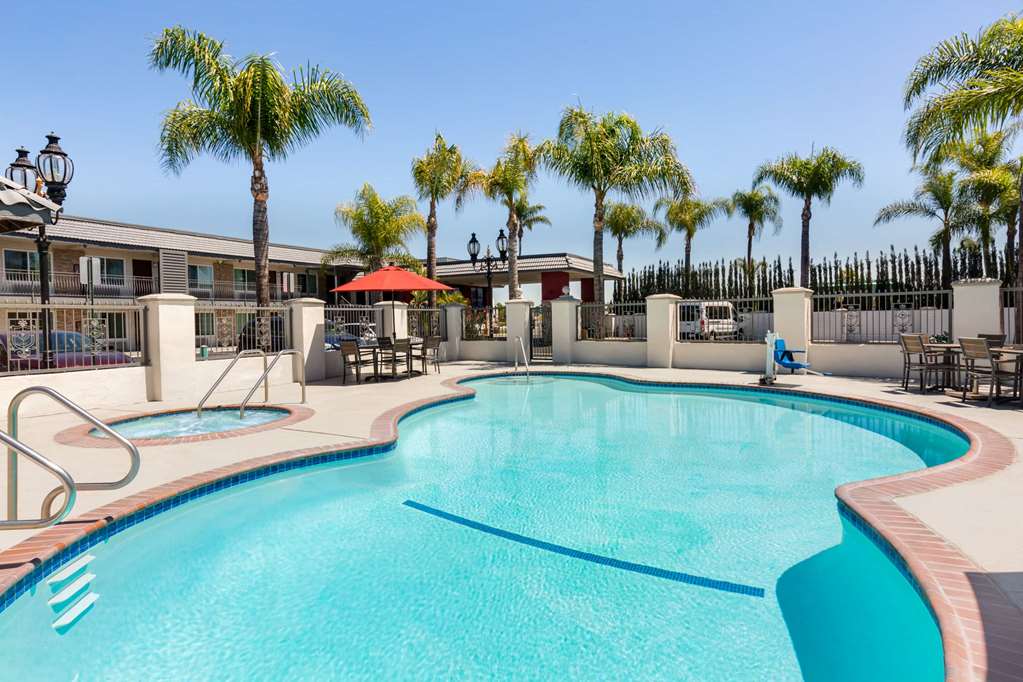 Days Inn & Suites by Wyndham Anaheim At Disneyland Park - photo 5