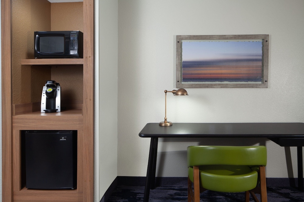 Fairfield Inn & Suites by Marriott Charleston - photo 16