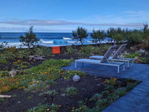 Casa Baleia Laranja Ocean Front — 4-Star Luxury Hotel in Madalena, Portugal