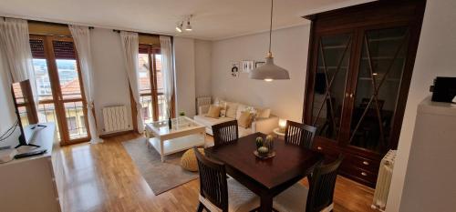 Artilleria 10 2 Hab 2 Banos Con Garaje Y Wifi Vut 3845 As in Gijon, Spain