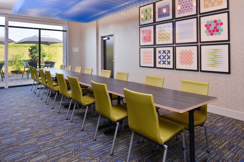 Holiday Inn Express & Suites Olathe West by IHG - photo 36
