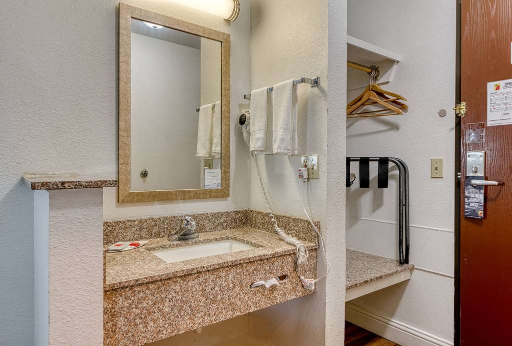 Super 8 by Wyndham Alamosa - photo 52