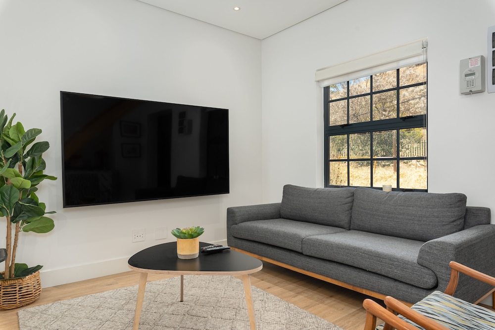 Modern Apartment in De Waterkant Private Rooftop — 4-Star Luxury Hotel in Cape Town, South Africa