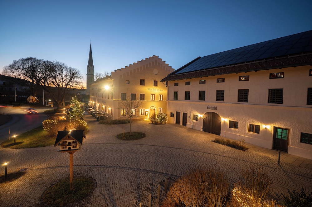 Landhotel Alte Zollstation Historical Building — 4-Star Luxury Hotel in Pittenhart, Germany