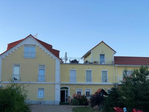 Holiday Centrum — hotel in Zatec