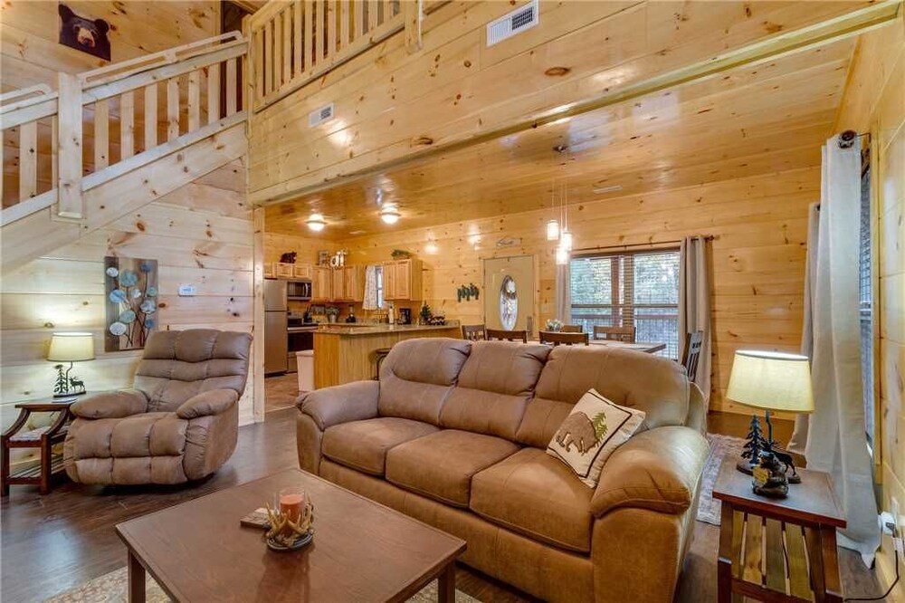 Blue Skies by RedAwning — 4-Star Luxury Hotel in Sevierville, United States