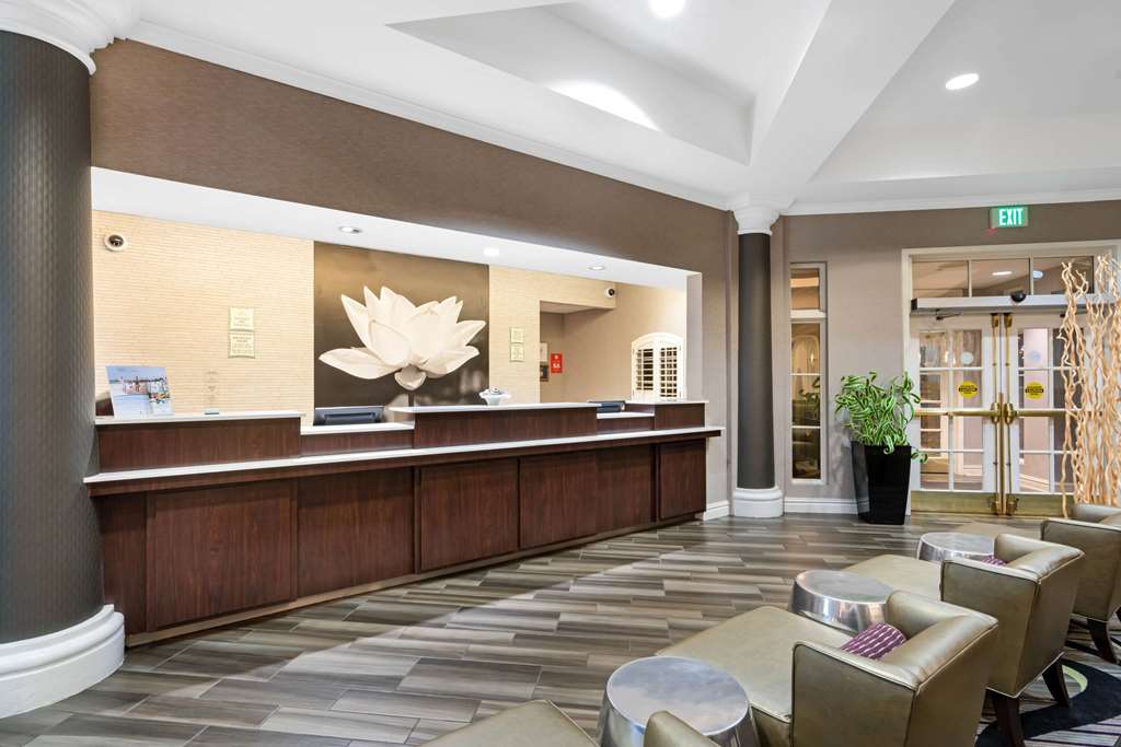 La Quinta Inn & Suites by Wyndham Mesa Superstition Springs - photo 7