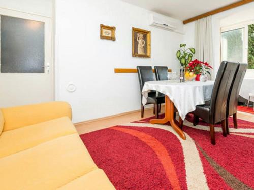 Apartment Nina One Bedroom Apartment with Balcony