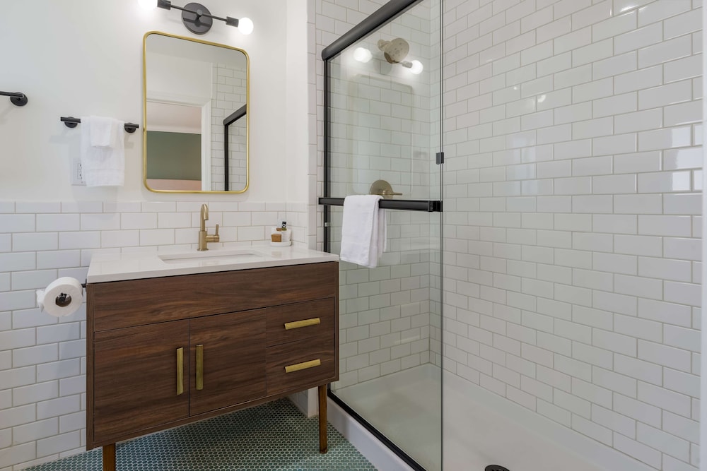 Signature Inn Oakland - photo 53