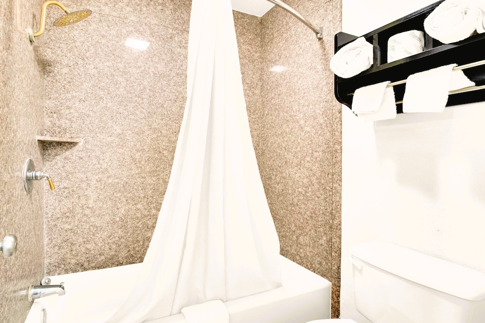 Three Rivers Executive Inn & Suites By OYO - photo 40