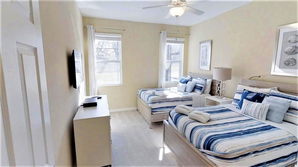 Golden Palms Vacation Resort Eight bedroom - photo 4