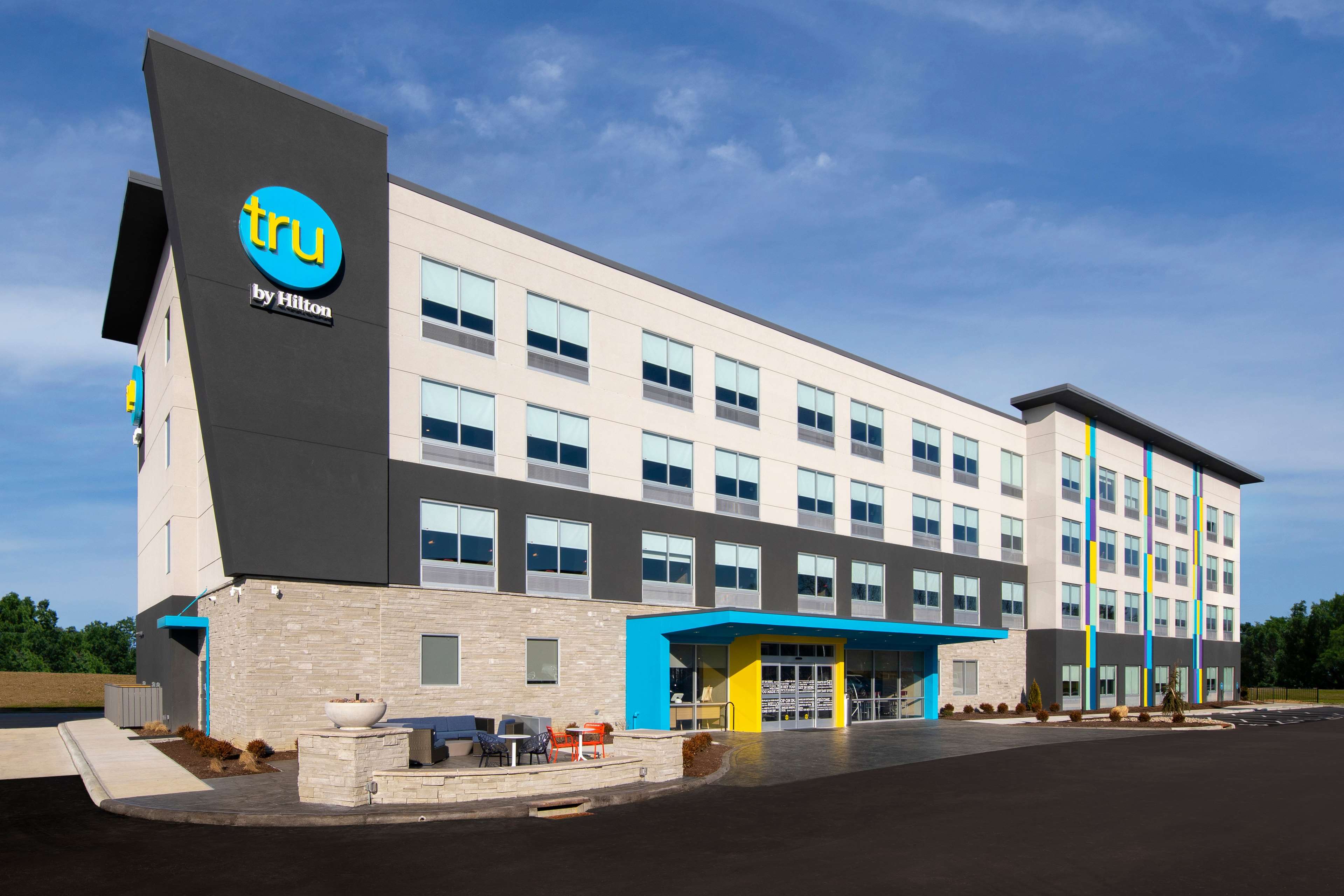 TRU BY Hilton Sharonville - carbon neutral hotel in Sharonville