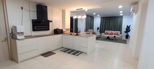 OT7 Eleven Santubong Suites — 4-Star Luxury Hotel in Kuching, Malaysia
