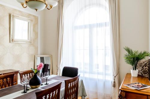 Dream Stay Gorgeous two level 3 Bedroom Apartment 170m2