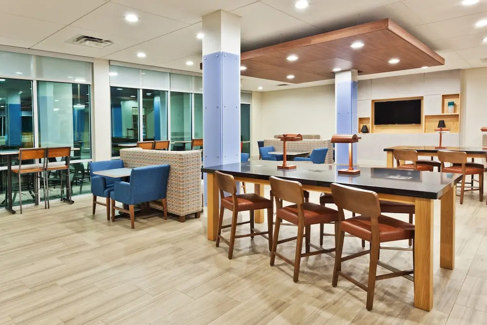 Holiday Inn Cartersville - photo 21