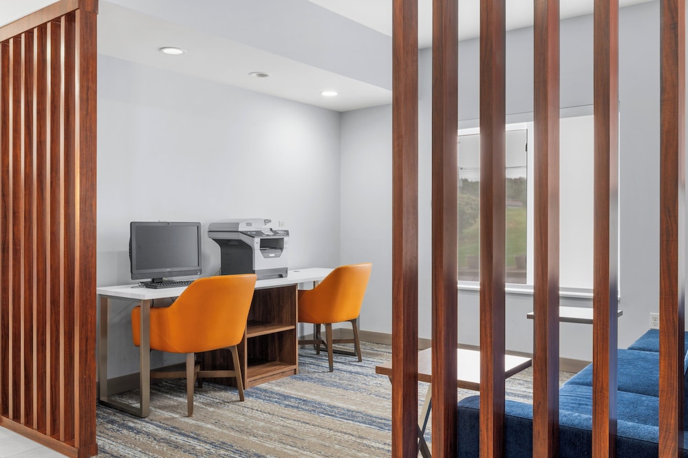 Holiday Inn Express Hartford Newington by IHG - photo 46