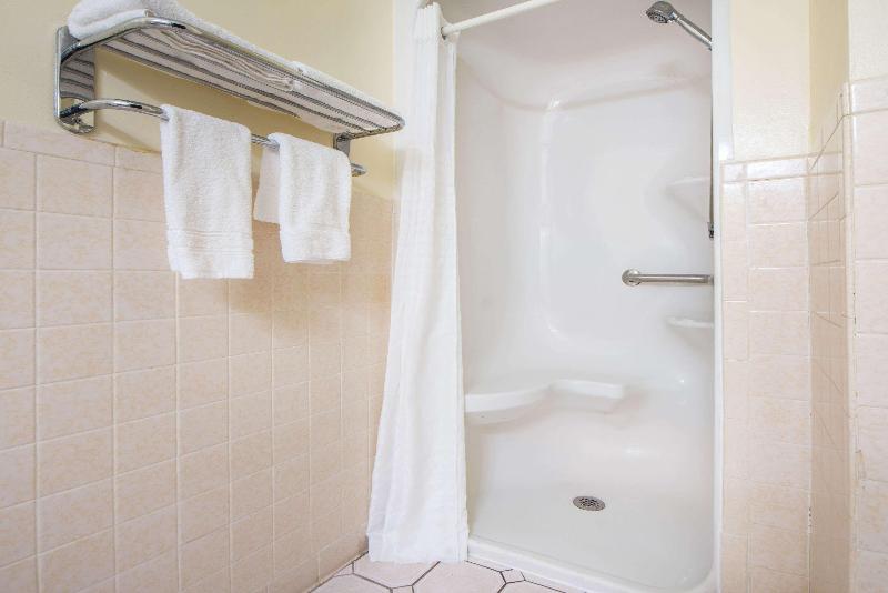 Super 8 By Wyndham Tulsa Arpt St Fairgrounds - photo 26