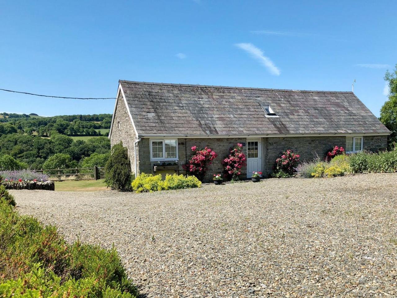 Cych Cottage — 4-Star Luxury Hotel in Newcastle Emlyn, United Kingdom